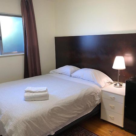 Comfort Cottage Guest House Near Subway Station, Bus And Downtown Vancouver Exterior photo
