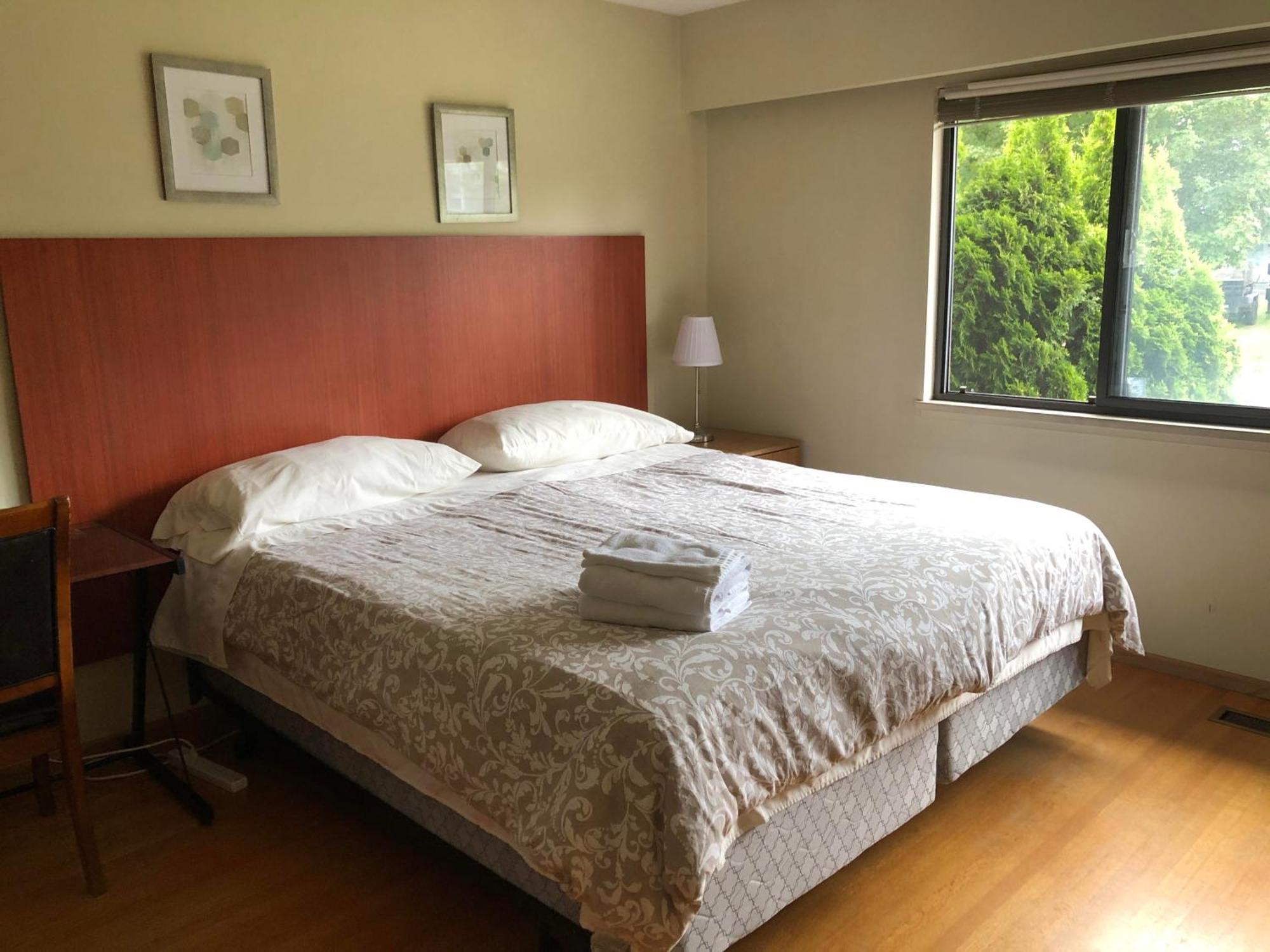 Comfort Cottage Guest House Near Subway Station, Bus And Downtown Vancouver Exterior photo