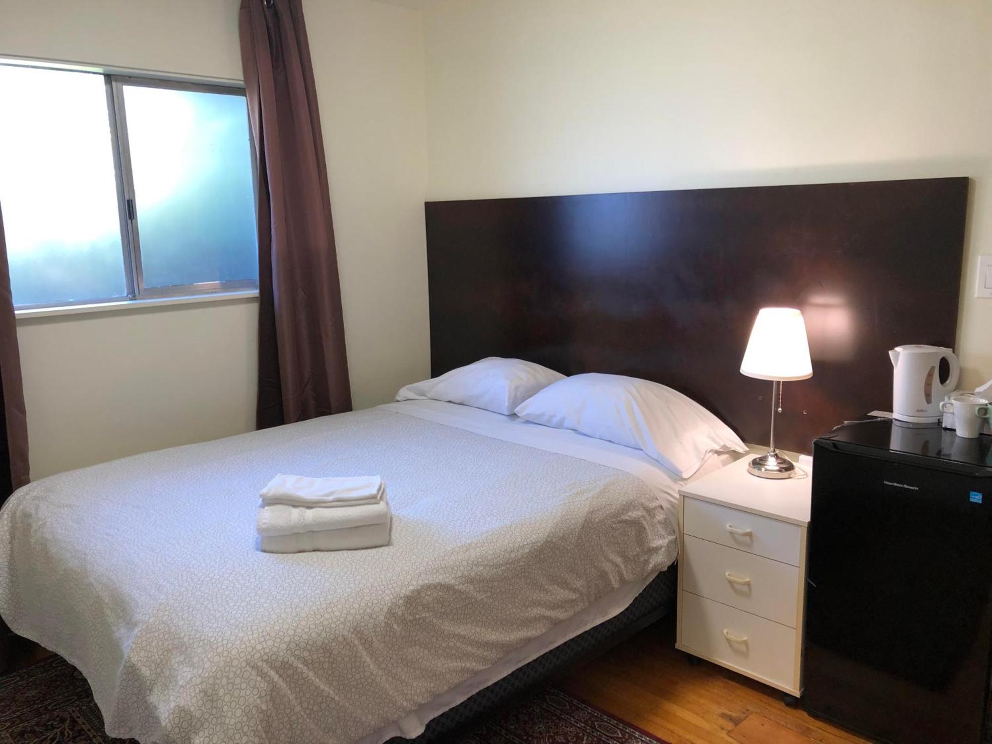 Comfort Cottage Guest House Near Subway Station, Bus And Downtown Vancouver Exterior photo